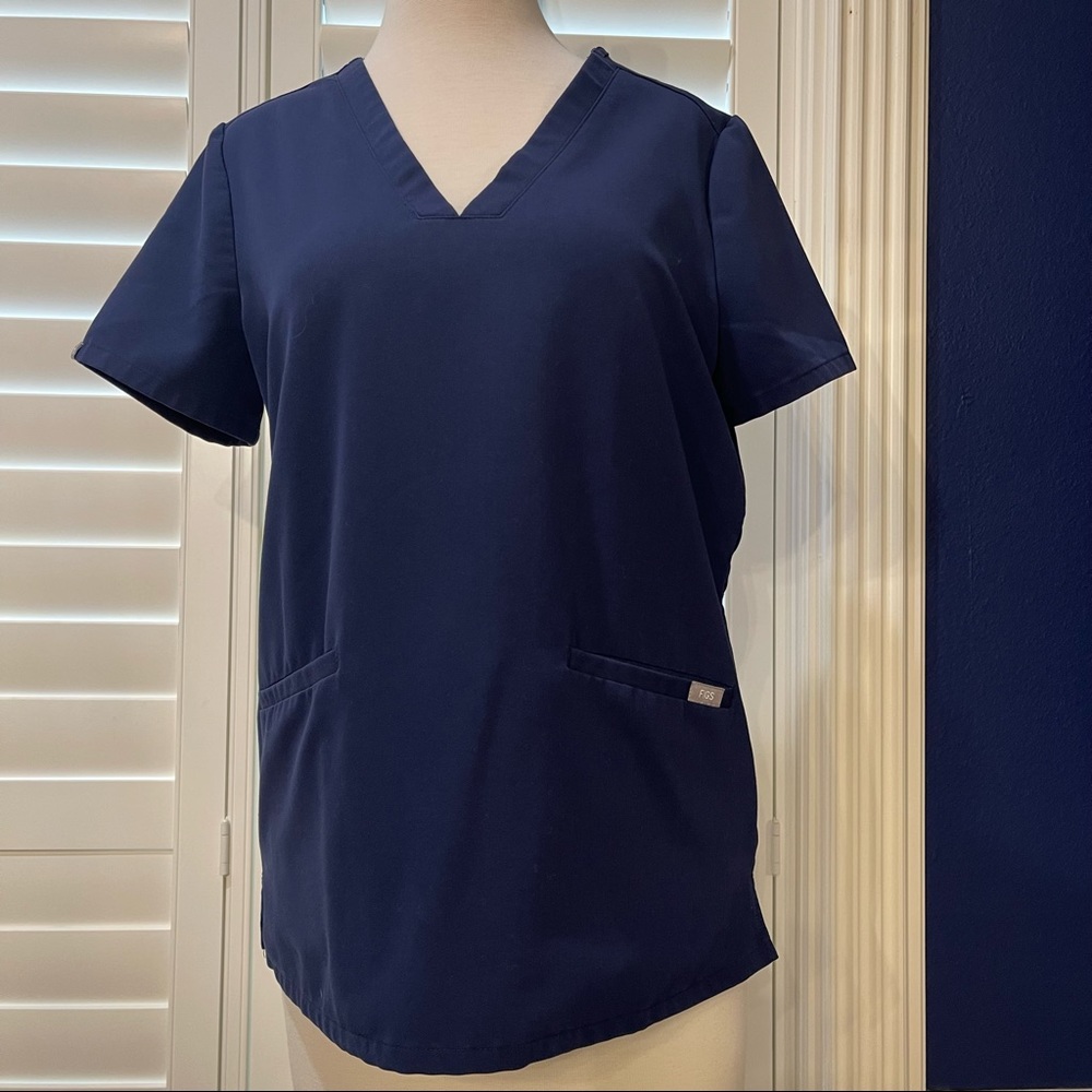 FIGS “Casma” Three Pocket Scrub Top